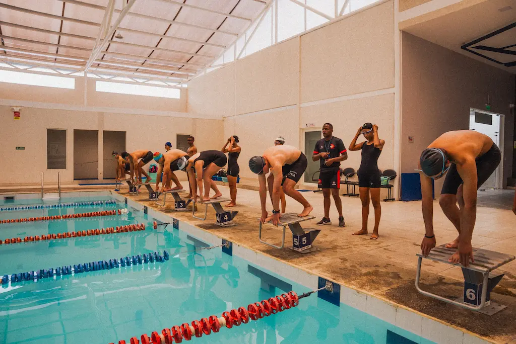 alumnos-sparta-ir-academy-entrenamiento-natacion